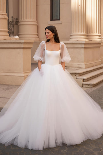 Ivoire Une ligne Col carré Demi-manches Tulle Court Train Robe de mariée